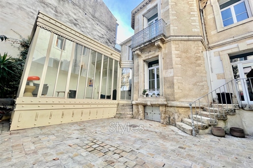 Montpellier, a stone& 39 s throw from Place du Peyrou, very be