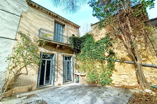 Exceptional, on the edge of the Montpellier Écusson, character