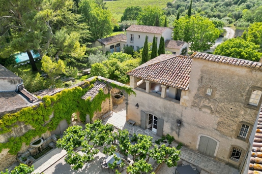 Between Uzès and St Remy, historical house