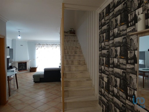 Home / Villa with 2 Rooms in Faro with 98,00 m²