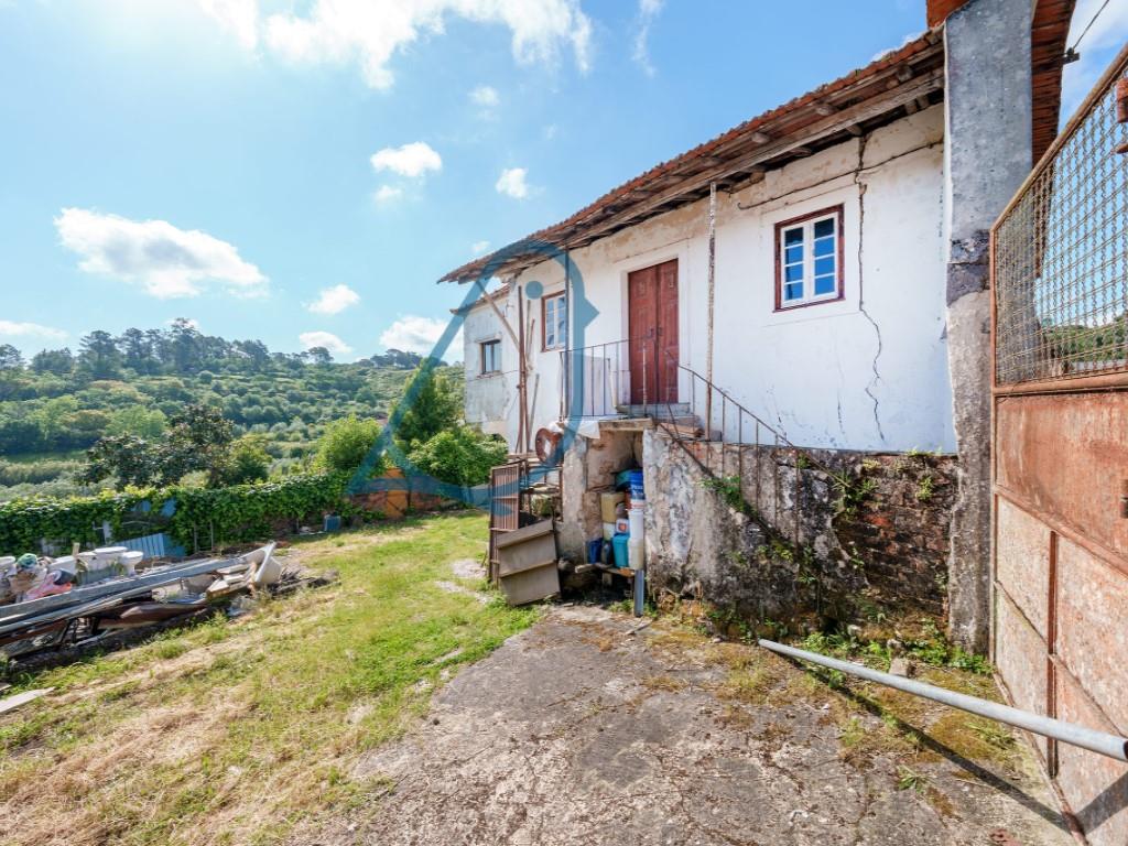 3 bedroom villa to rebuild in Casal da Bica - Gondemaria e Olival