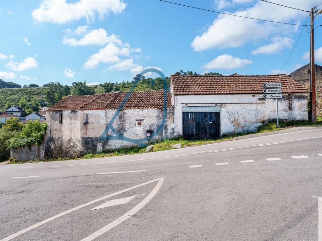 3 bedroom villa to rebuild in Casal da Bica - Gondemaria e Olival