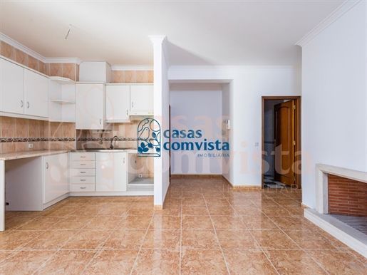 Apartamento T1 / Cozinha /Lareira / Garagem /Fátima
