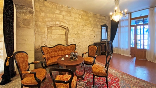 Avignon: Charmerende loft med loggia i hjertet af den gamle bydel