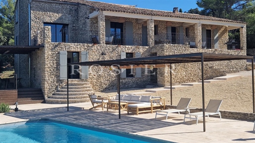 Prachtig stenen huis perfect gerenoveerd met zwembad en een panoramisch uitzicht op de Luberon en d