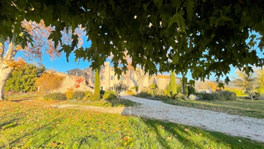 Sale, Villes-sur-Auzon, nestled in the vineyards, former convent with private chapel
 at the foot o