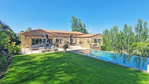 Superb Stone House With Views Of The Luberon And Pool