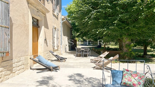 Authentisches Bauernhaus auf 3 ha, zwischen Dentelles de Montmirail und Mont Ventoux.