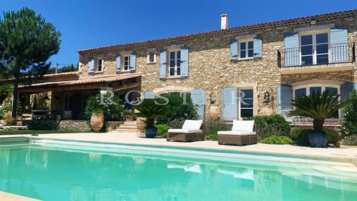 Superb House With Pool Facing The Luberon