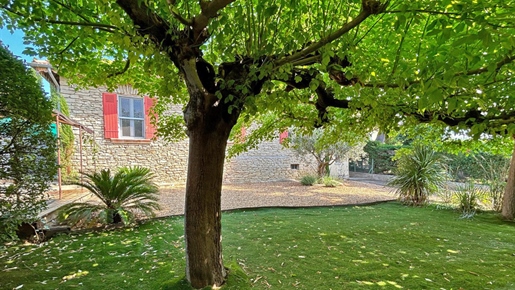 Stone house from the end of the XIXth century, very quiet area, close to all amenities