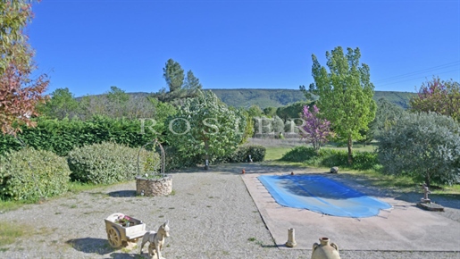 Villa with swimming pool and views on the Luberon