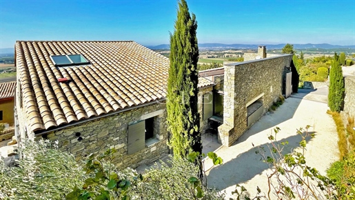 Drôme provençale: contemporary renovated house with views