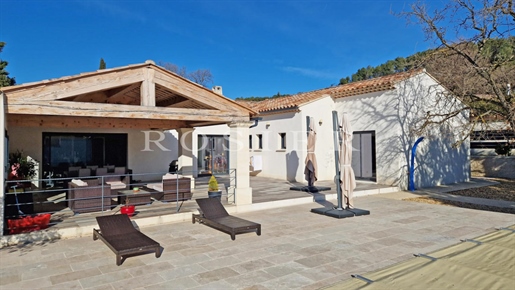 At The Foot Of The Luberon Beautiful Modern House With Its Pool
