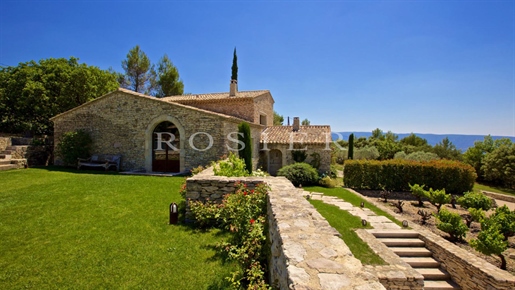 Gordes, superb property of almost 2.5 hectares in a peaceful set