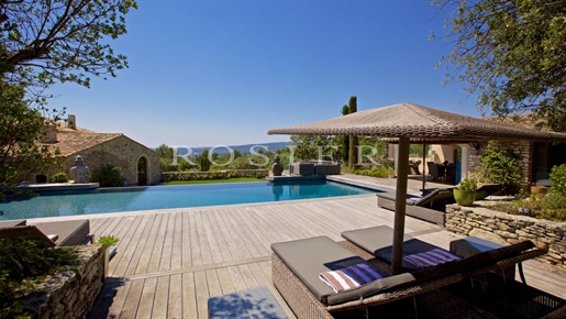 Gordes, superb property of almost 2.5 hectares in a peaceful setting