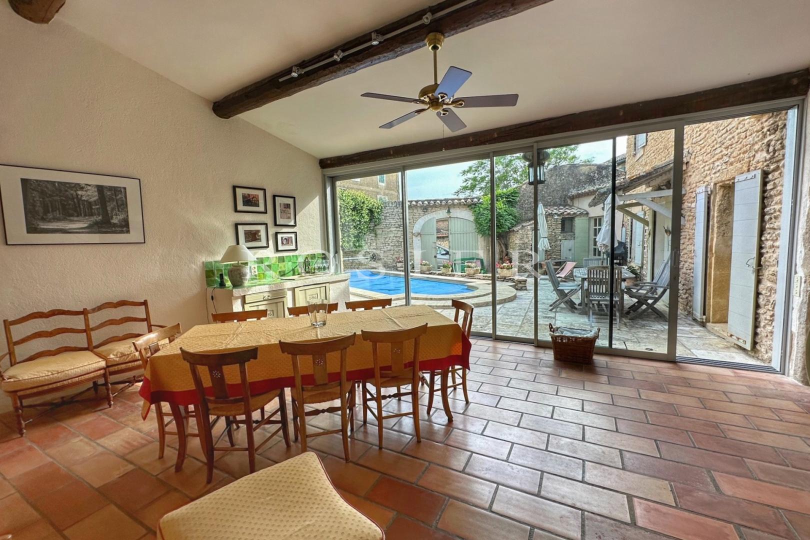 Compra: Vivenda (84220)