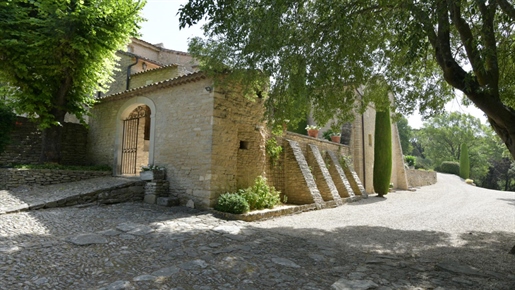 For sale sale in Goult: authentic renovated 17th century farmhouse