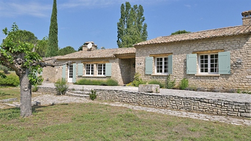 In Gordes: single storey house on nearly one hectare