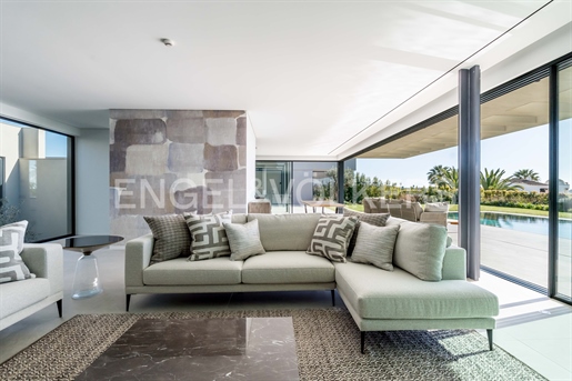 Elite Modern Villa overlooking the ocean and town of Ferragudo