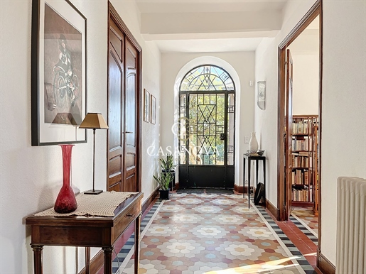 Bourgeois style house