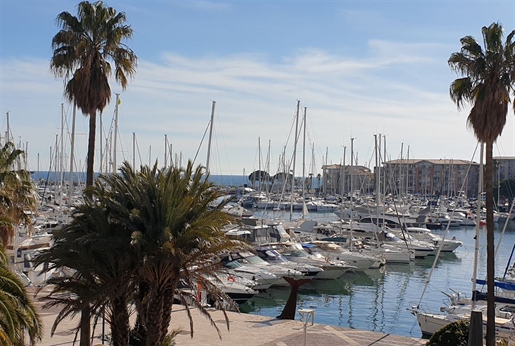 3 Bedroom Apartment With Full View Port Frejus