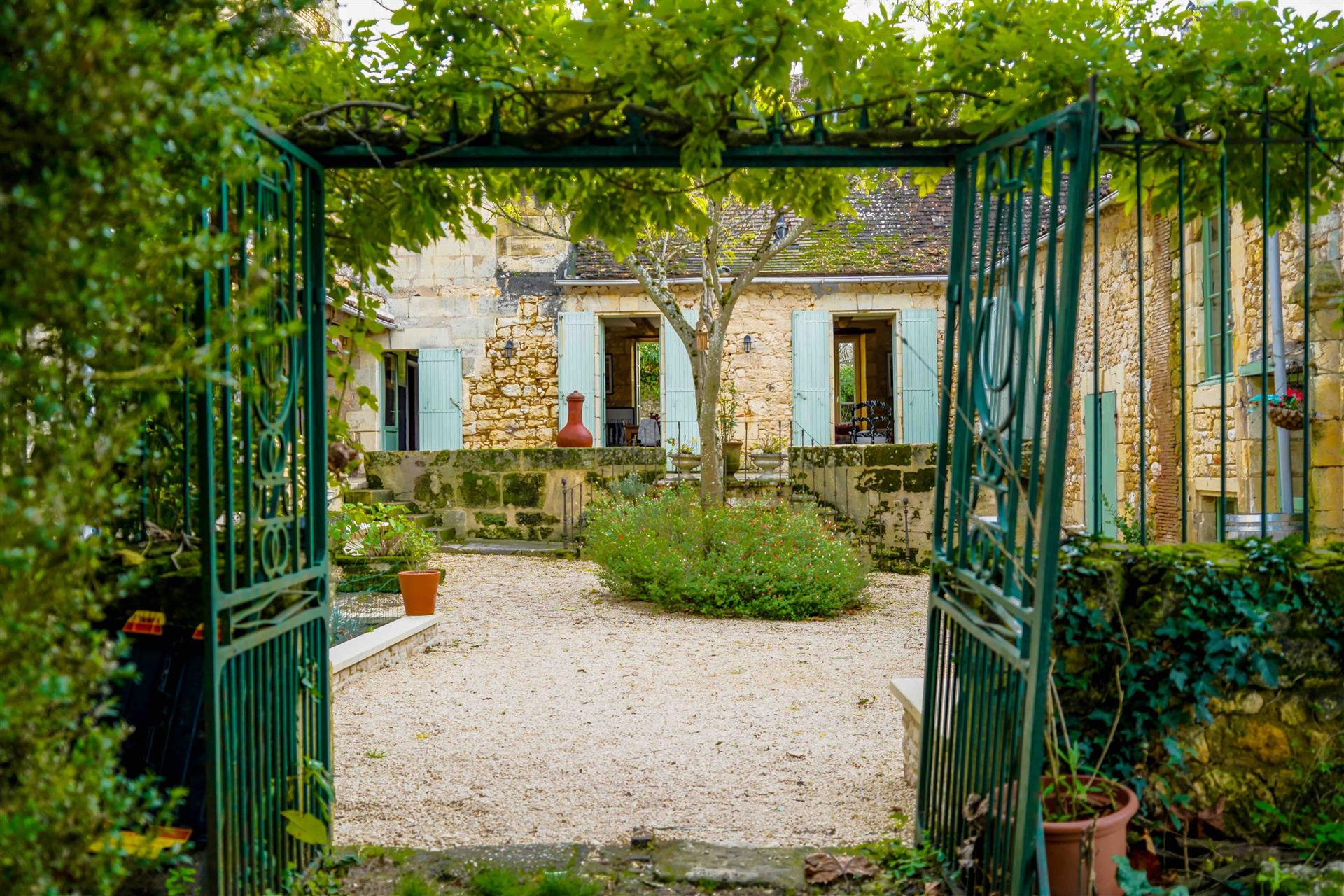 Character property in bastide