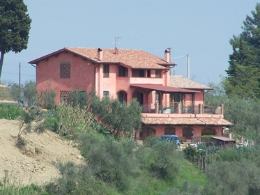 Ferme/maison de village à vendre à San Miniato, en excellente condition-Réf. Aye01