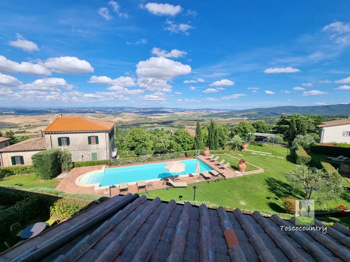  Apartament in tuscan style with covered loggia and shared pool for sale in Tuscany, near Chianni