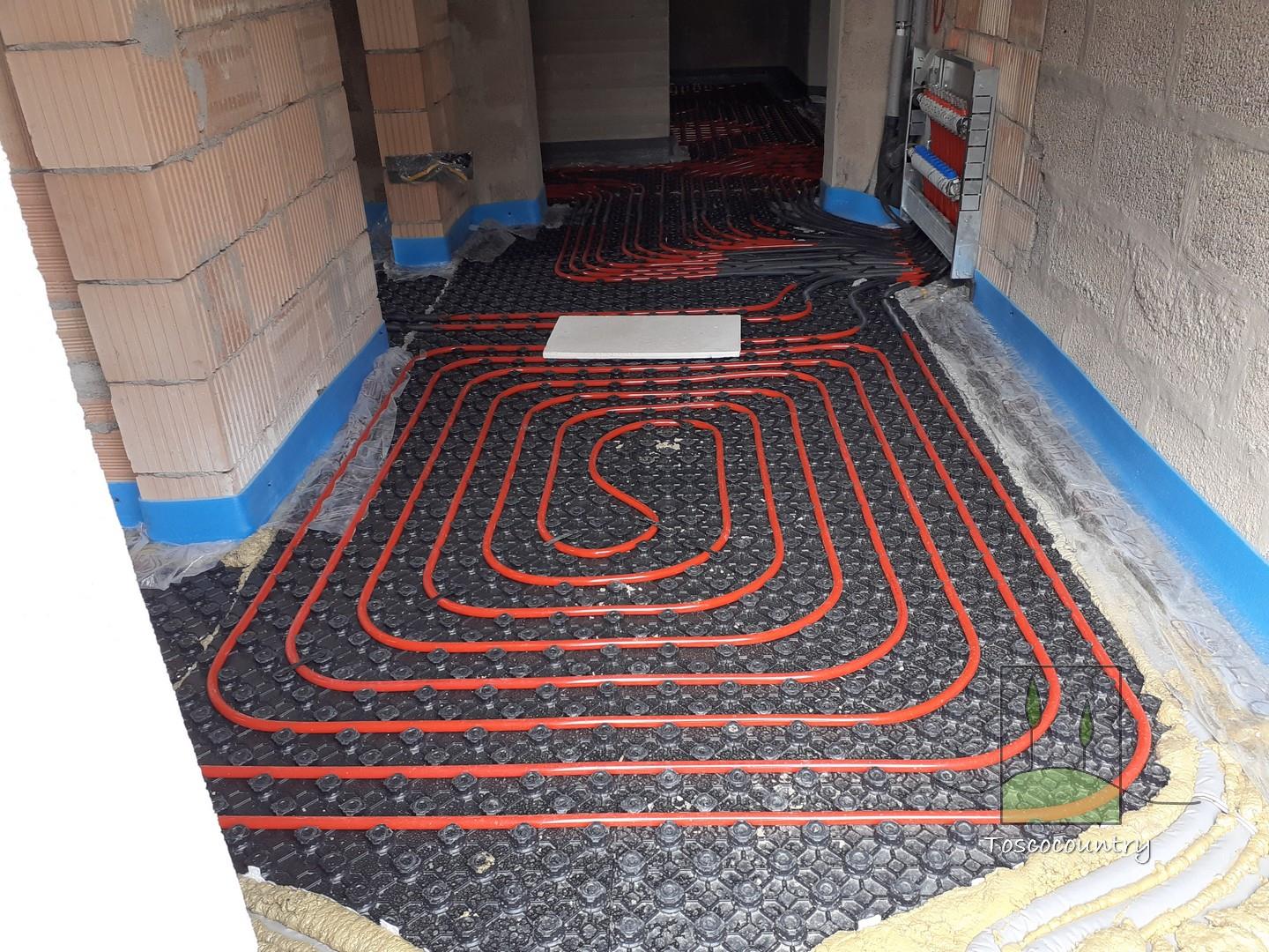 Country house for sale near Pomarance, surrounded by over 49 hectares land