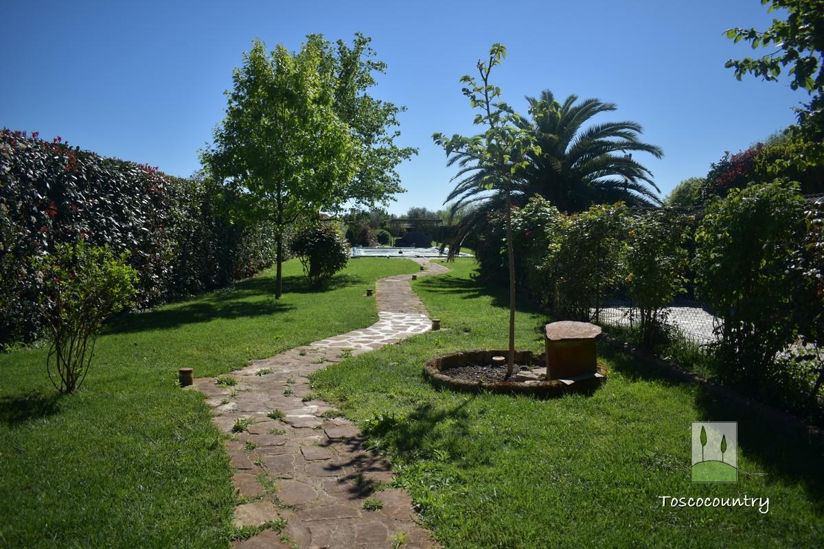 Elegant country house with pool for sale between Pisa and Lucca , Tuscany