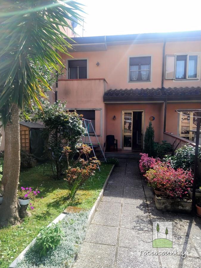  Къща с тераса с градина за продажба в Калчи, Тоскана