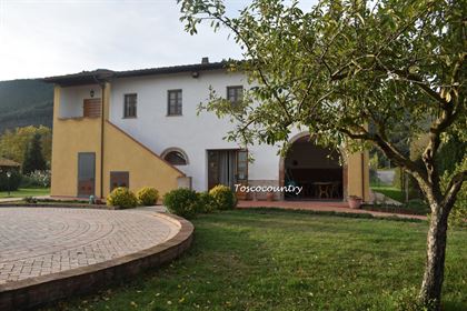 Farmhouse for sale near Vicopisano, with flat land - Real Estate Agency