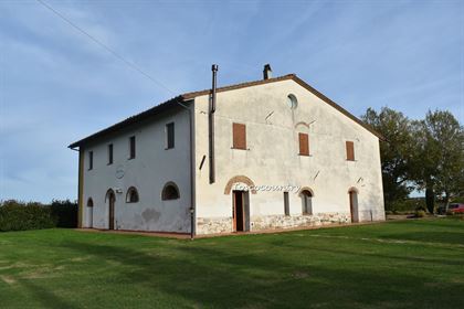 Farmhouse for sale near Vicopisano, with flat land - Real Estate Agency