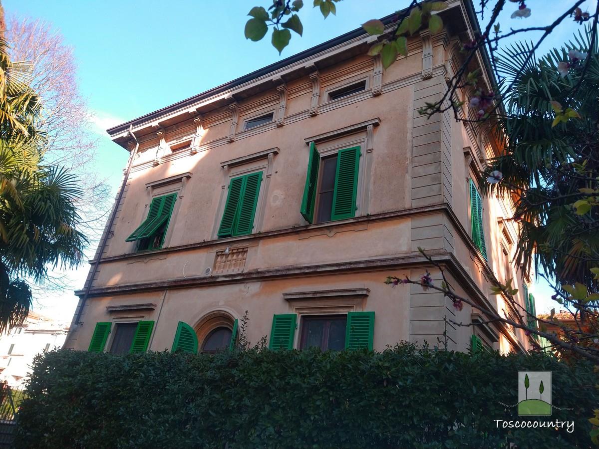 Villa partie avec jardin et vue, à vendre en Lari-Toscane