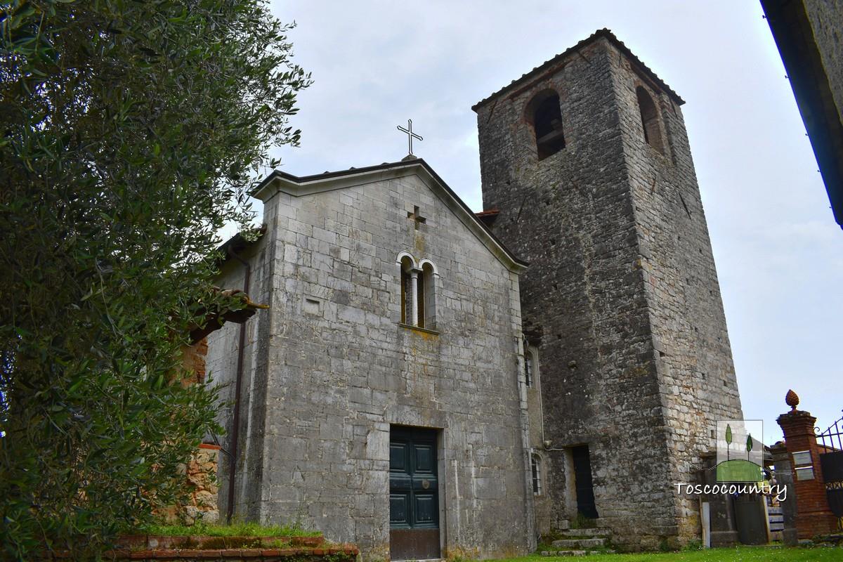 Country house portion for sale near Lucca, with garden and views