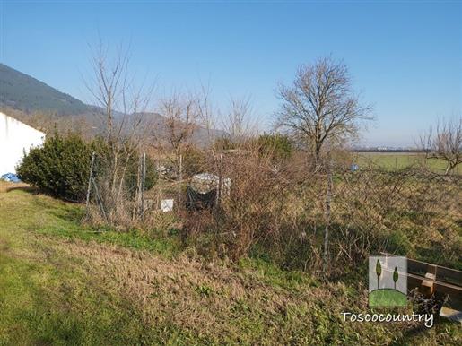 Farmhouse portion for sale with land and annex, near Vicopisano, Tuscany
