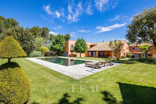Aix en Provence - Provençal house on an estate of more than 41 hectares