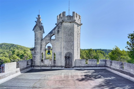 Tussen Aix en de Luberon – Een historisch pand van ongeveer 14 hectare