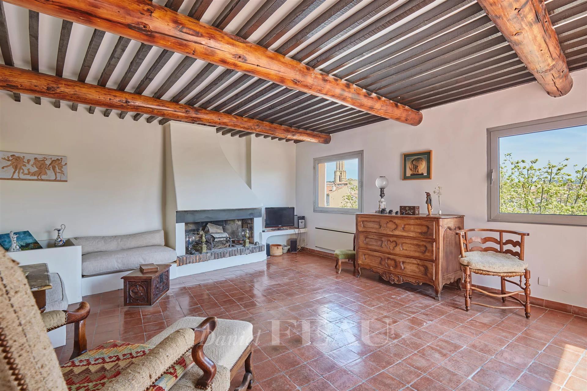 Aix-En-Provence – A superb duplex apartment with two terraces