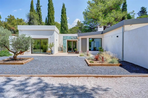 Aix en Provence – A superb architect-designed property