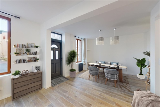 Beautiful Townhouse • 5 Rooms • 4 Bedrooms • Surface of 121m² • Terrace • New Fitted Kitchen •