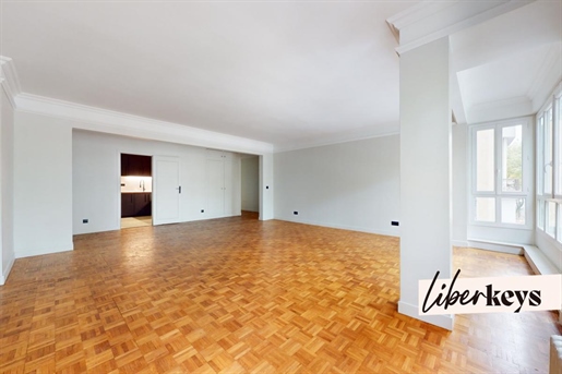 Superb 4-room apartment of 120m² located on Avenue de Versailles in Paris