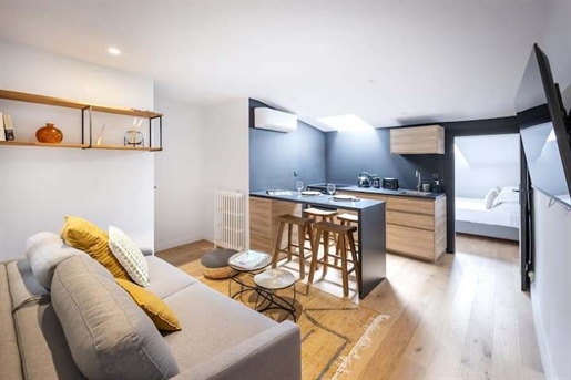 Set of 5 airbnb apartment