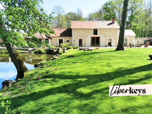Exceptional farmhouse in the heart of an equestrian estate in Héricy