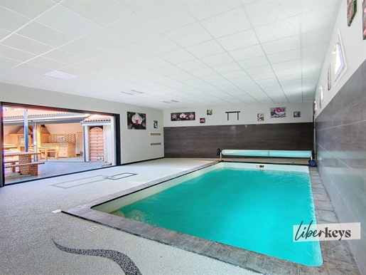 Maison 7 pièces avec piscine intérieure et garage 3 voitures - Aubière