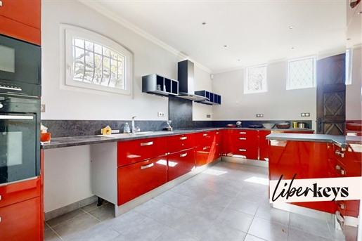 Exclusive | Villeneuve-Loubet | 9-room villa of 304m²