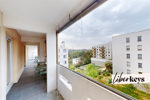 Large T6 apartment crossing top floor with elevator | Albert Falsan Street | 69009 Lyon