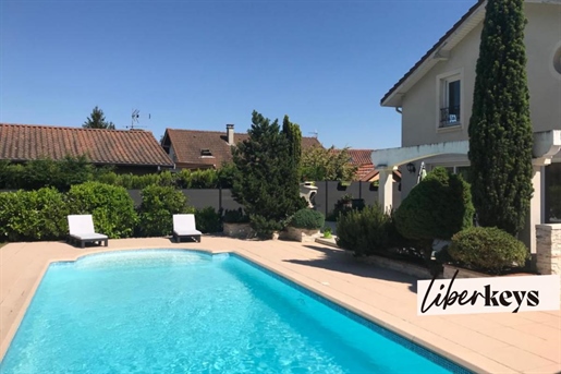 Detached house 6 rooms of 250m² | Swimming pool and self-contained studio | Craponne