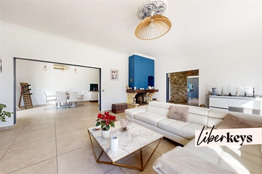 Contemporary villa 189 m² Arles 13200