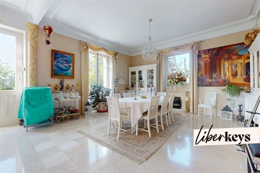 Exceptional villa of 340m2 with a landscaped garden in Dampmart